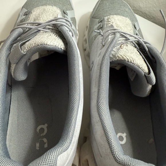 On cloud 5 Running Men's Gray Athletic Shoes - Picture 7 of 12